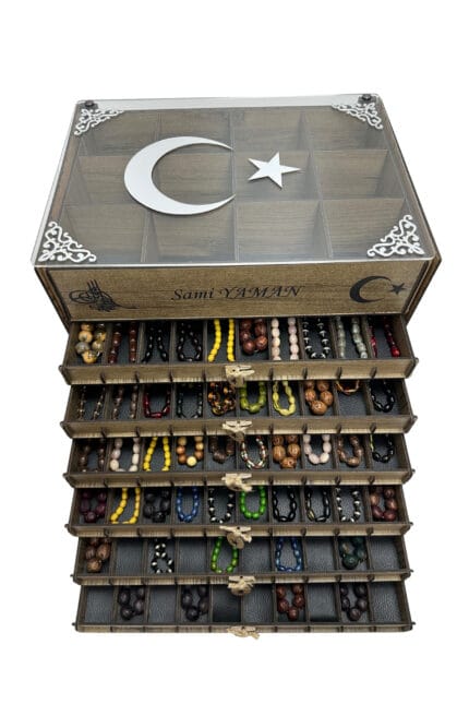 Kişiye Özel İsimli Tesbih ve Saat Koleksiyon Kutusu – 12 Saat 60 Tesbih Kapasiteli | Ahşap & Pleksi Tasarım